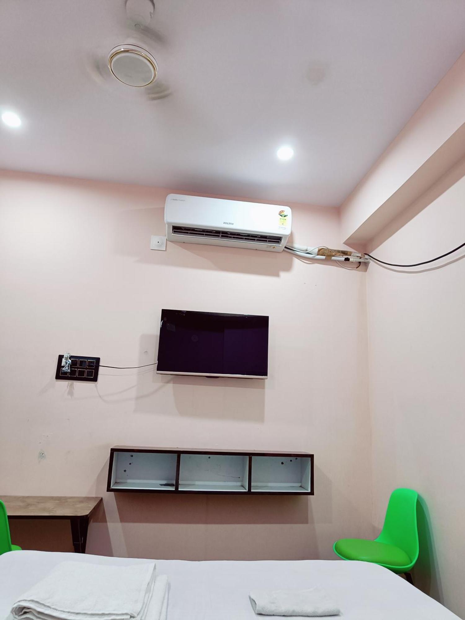 Hotel A R S Rooms & Banquet Patna  Exterior photo